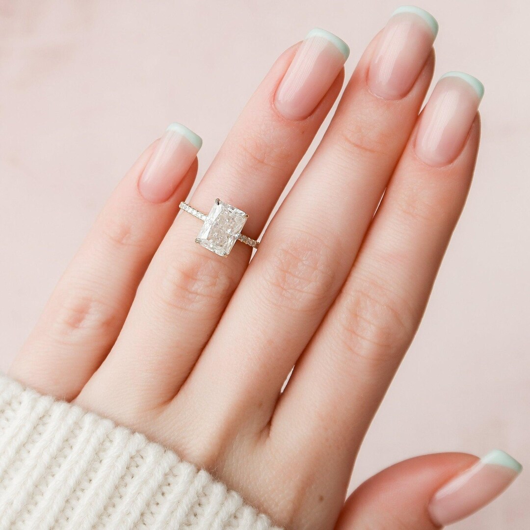 3.5カラットのエメラルドカットダイヤモンドリング、お手頃価格の婚約