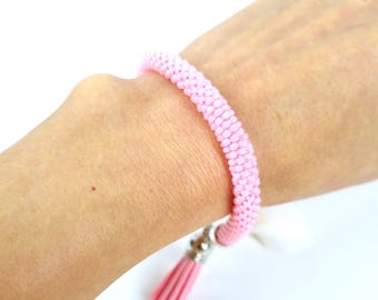 Rosa Perlenarmband, handgemachtes Armband mit rosa Perlen, Armband mit rosa Anhänger, ein Geschenk für eine Frau, ein Geschenk für eine Mutter