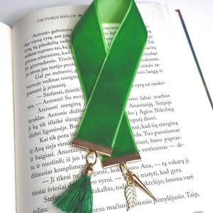 Green bookmark with silk tassel and leaf pendant