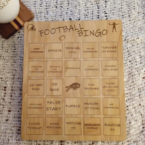 Bingo football ! Jeu de bingo-football en bois réutilisable, idée de soirée de jeux en famille, jeu de football personnalisé. Super jeu pour adultes et enfants.