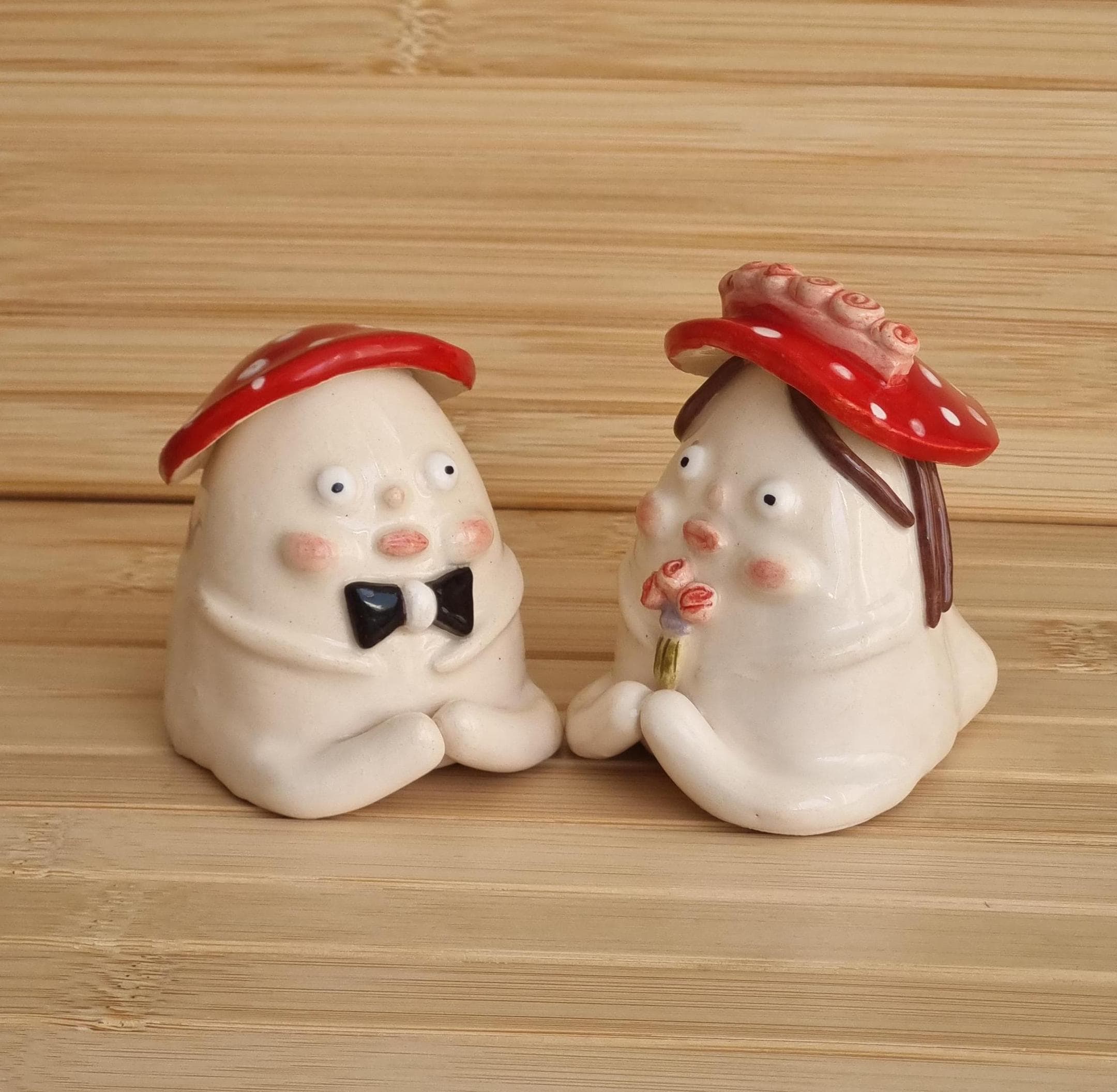 wedding-mushroom-ceramic-figurine-ceramic-weird-mushroom-wedding-cake