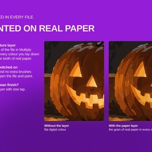 Pu&ograve; includere: Una grafica digitale su sfondo viola con il testo INCLUDED IN EVERY FILE PAINTED ON REAL PAPER. Due pannelli quadrati mostrano un'illustrazione di zucca, uno etichettato come Without the layer flat digital colour e uno come With the paper layer.