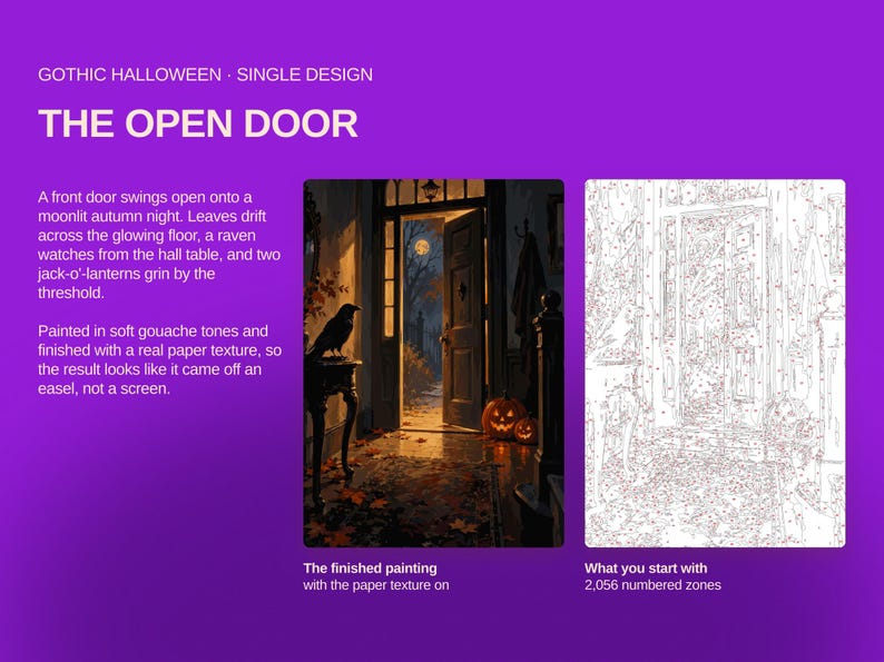 Op de afbeelding: Een schilderen-op-nummer set getiteld The Open Door met een gotische Halloween-sc&egrave;ne. De set bevat een afgewerkt schilderij van een verlichte deuropening met een raaf, pompoenen en bladeren, naast een genummerd sjabloon voor de afbeelding.