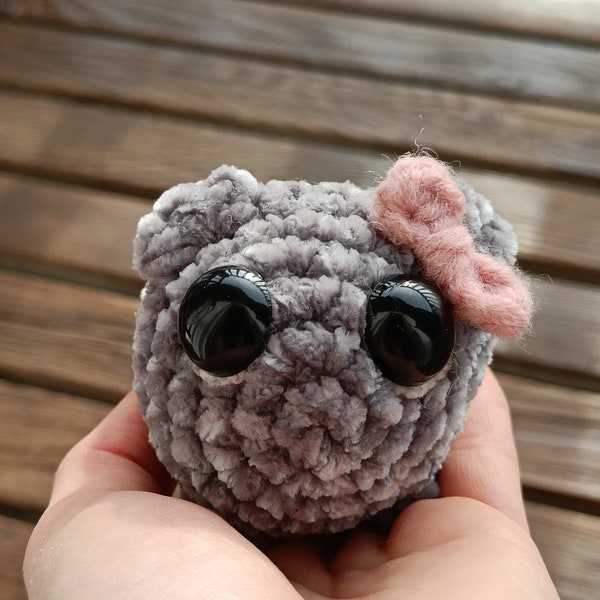 Handgehäkelter Hamster- Sad hamster meme- Crochet friend- Handmade present - Tiktok Meme- Mini Hamster- Hamster mit Schleife