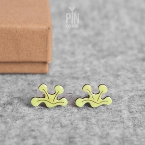 Frog Earrings Stud in Wood Cute Frog Gifts Jewelry Hypoallergenic Titanium  -  Sweden