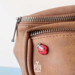Mini épingle à sac Ita coccinelle - broche coccinelle porte-bonheur - bijoux insecte cottagecore - badge insecte