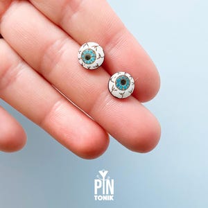 Spooky Eyeball Earrings - Creepy Costume Accessories - Weird Halloween Gifts