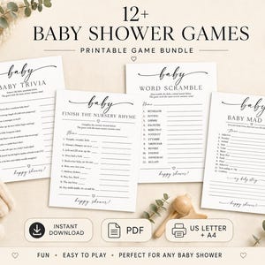 Puede incluir: Un paquete de juegos imprimibles para baby shower que incluye cuatro tarjetas blancas con texto en negro. Los títulos incluyen Baby Trivia, Finish the Nursery Rhyme, Word Scramble y Baby Mad Libs. Las tarjetas tienen fuentes elegantes.