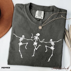 Camiseta de esqueleto bailando, estilo vintage de los 90, Comfort Colors®, divertida camiseta de calavera, para amantes del baile, retro de esqueleto