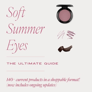 Puede incluir: Una guía digital titulada Soft Summer Eyes The Ultimate Guide de The Refined Wardrobe que muestra un compacto negro redondo de sombra de ojos malva, dos trazos finos de lápiz malva y un trazo grueso de crema marrón oscuro sobre fondo claro.