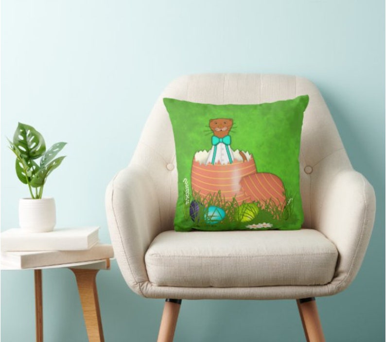 Oliver The Otter Spring Throw Pillows 画像 1