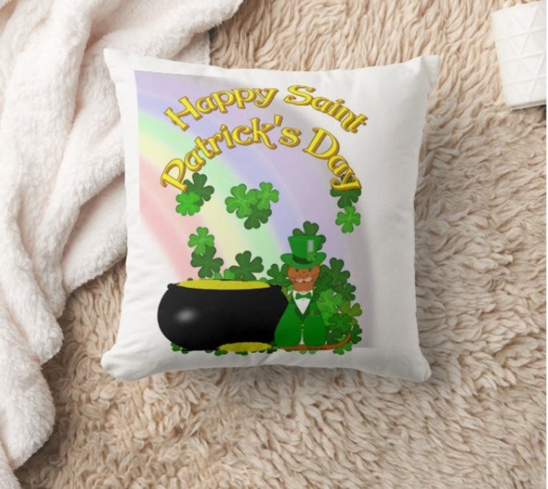 Oliver The Otter Spring Throw Pillows 画像 6