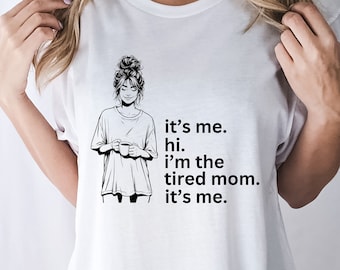 It's Me The Tired Mom T-Shirt | Geschenk für Mama | Muttertagsgeschenk | Geschenk zur Geburt | Mama T-Shirt | Mom Shirt | Weihnachten |