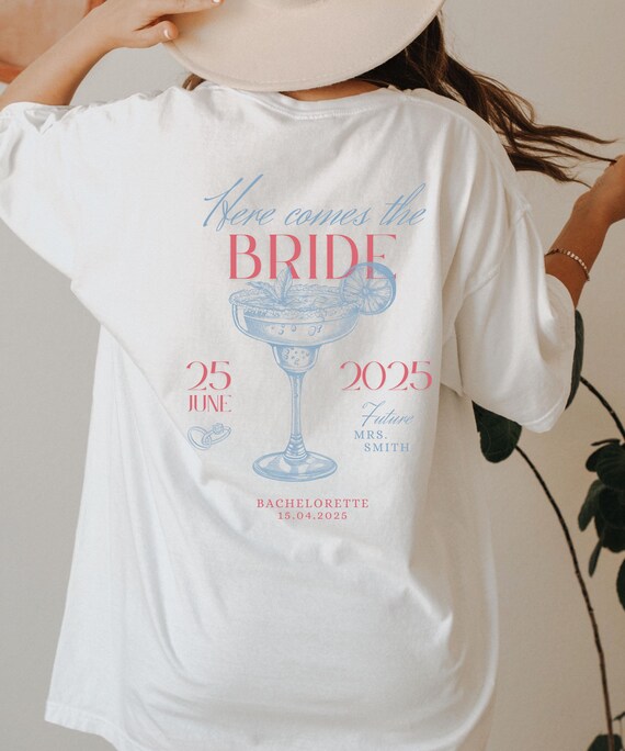 Here Comes The Bride T-Shirt | Geschenk für Braut | Brautgeschenk | Geschenk zur Verlobung | JGA T-Shirt | Bride Shirt | Bride | Hochzeit