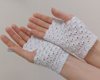 Modèle de gants de mariage au crochet. Tutoriel de crochet de gants en dentelle.