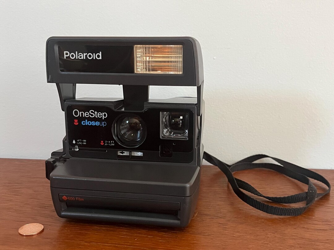 Polaroid Vintage One Step Close up Matte Black Camera With Strap ...