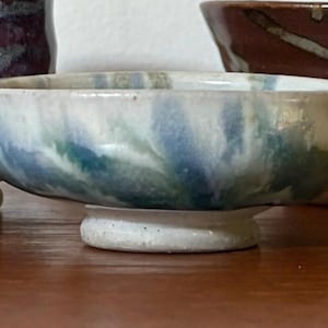 Cuenco vintage en miniatura de cerámica azul, verde y blanca de Whitefish Pottery (Montana, EE. UU.) (2,5 cm de alto y 7,6 cm de ancho) - moderno - arte y artesanía