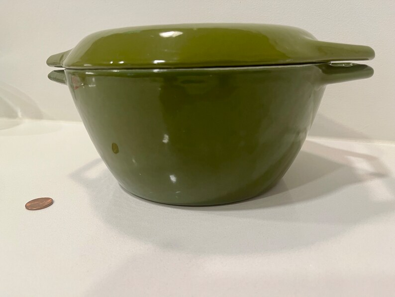 Copco Vintage D2 Cast Iron Avocado Enamel Dutch Oven With Lid Michael copco-vintage-d2-cast-iron-avocado-enamel-dutch-oven-with-lid-michael