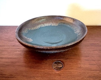 Bol de cerámica vintage de Pigeon Forge Pottery (14,6 cm) con esmalte verde azulado y ocre - por Doug Ferguson - moderno - mcm - moderno de mediados de siglo - Tennessee