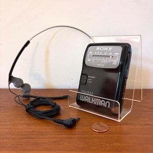 Sony SRF-39 Walkman vintage AM/FM radio with clip and original headphones - fully functional - 1990’s - Japanese - modern