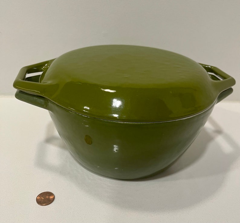 Copco Vintage D2 Cast Iron Avocado Enamel Dutch Oven With Lid Michael copco-vintage-d2-cast-iron-avocado-enamel-dutch-oven-with-lid-michael
