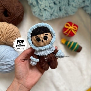 Adorable Eskimo, No sew PDF Crochet pattern in US english and slovak languages, This winter amigurumi Eskimo has a Brown overals, Baby Blue mittens and scarf, Baby Blue plush faux fur lamination on mittens and scarf. winter Christmas amigurumi no sew