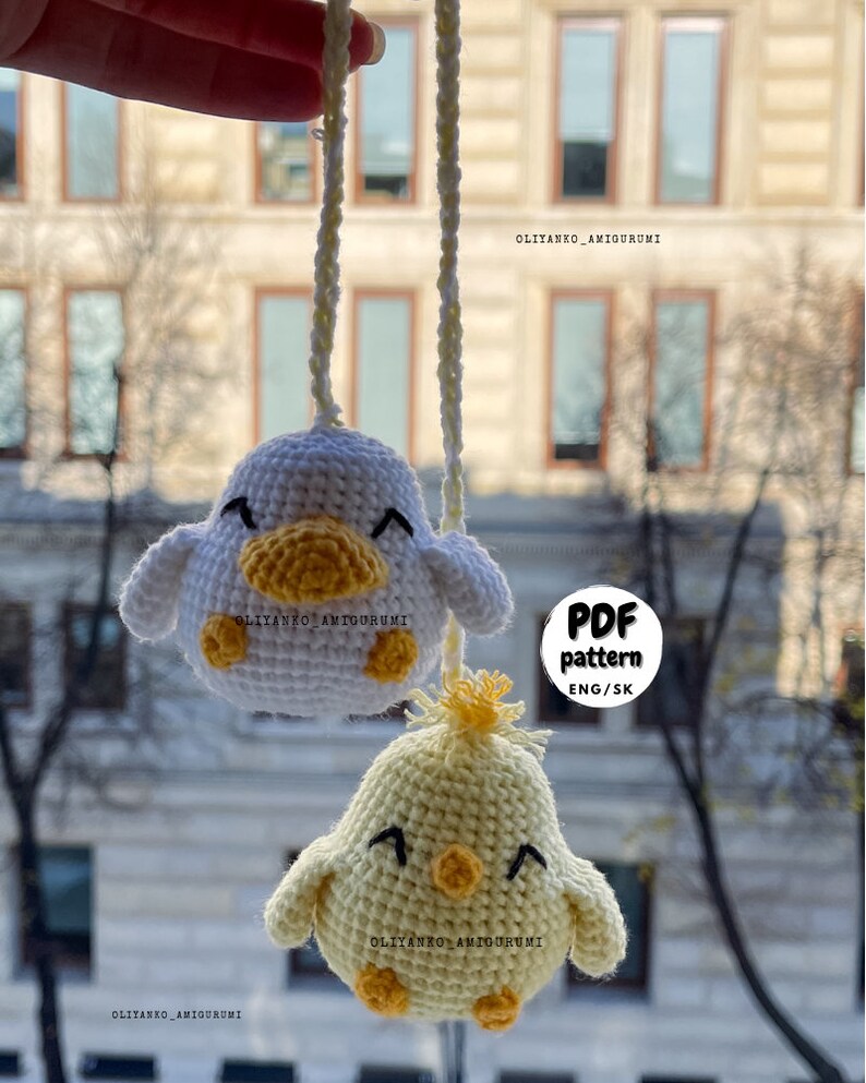 Crochet PDF Pattern for little baby yellow chicken with with yellow orange feathers and white baby duck with orange beak. These two baby animals are joined with crocheted chain to be used as car rear mirror hanger, or to be hanged anywhere in general
