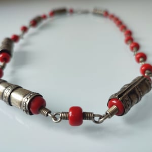 Collar de cuentas de coral bereber vintage auténtico raro - Pieza de declaración marroquí para mamá