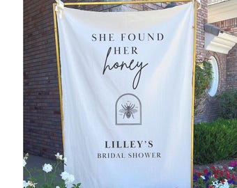 Bannière nuptiale personnalisée « Elle a trouvé son miel » : enseigne en tissu sur le thème des abeilles