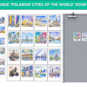 以下が含まれることがあります： 32個のユニークな「世界のポラロイドシティ」ドアデコレーションのコレクション。それぞれが都市の風景の水彩画を特徴としています。ドアはグレーで、2つのネームタグとハンドルが付いています。