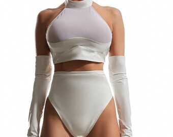 Witte latex lingerie, latex catsuit, latex handschoenen, latex kleding, latex leotard, latex pak, latex string, latex hoge taille string shorts