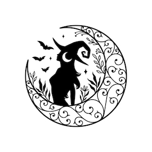 Könnte beinhalten: Schwarz-weiße Silhouette einer Hexe mit einem spitzen Hut und wallendem Haar, die in einem Halbmond steht, umgeben von floralen Designs.