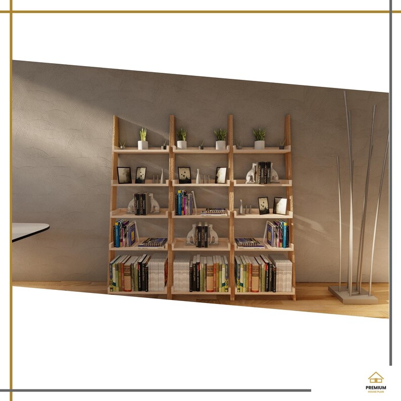K&ouml;nnte beinhalten: Ein helles h&ouml;lzernes Leiterregal mit f&uuml;nf Ebenen, das vertikale St&uuml;tzen und horizontale Regalb&ouml;den aufweist, die mit verschiedenen B&uuml;chern, kleinen Topfpflanzen und dekorativen Figuren auf der offenen Struktur gef&uuml;llt sind.