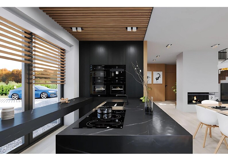 Pu&ograve; includere: Una cucina moderna con una grande isola in marmo nero con piano cottura a induzione integrato, mobili nero opaco e un soffitto a listelli di legno. Un lungo bancone nero corre lungo la finestra e si vede una zona pranzo con sedie bianche.