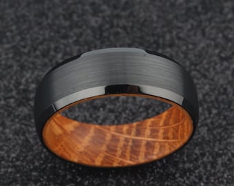 Zwarte wolfraamring: houtinlegwerk whiskyvat, handgemaakte band (8 mm)