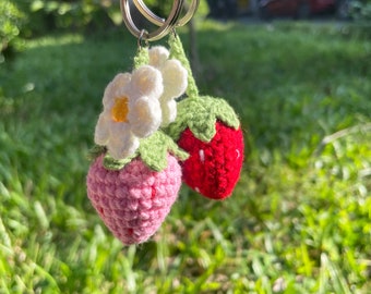 Fraise au crochet, porte-clés fraise, porte-clés fleur marguerite, bijou de sac, décoration de sac, pendentif de sac, porte-clé, cadeaux mignons