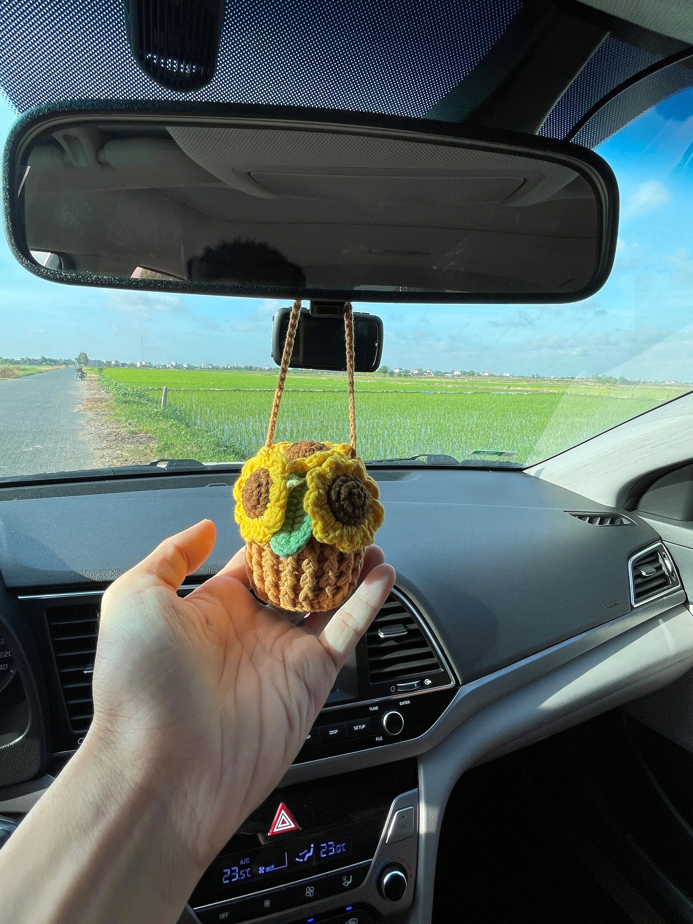 Accessorio Per Specchietto Auto Mughetto Fatto A Mano All'Uncinetto - Decorazione Floreale In Cotone Per Interni Auto, Regalo Originale - 3