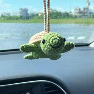 Gehäkelte Meeresschildkröte Autoanhänger, handgefertigte Amigurumi Schildkröte, niedlicher Rückspiegel hängend, Ozeantiergeschenk