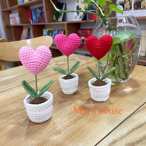 Crochet heart pot, red/pink heart plant, crochet valentine&#39;s heart potted plant, crochet heart, valentine gift, gift for lovers, table plant