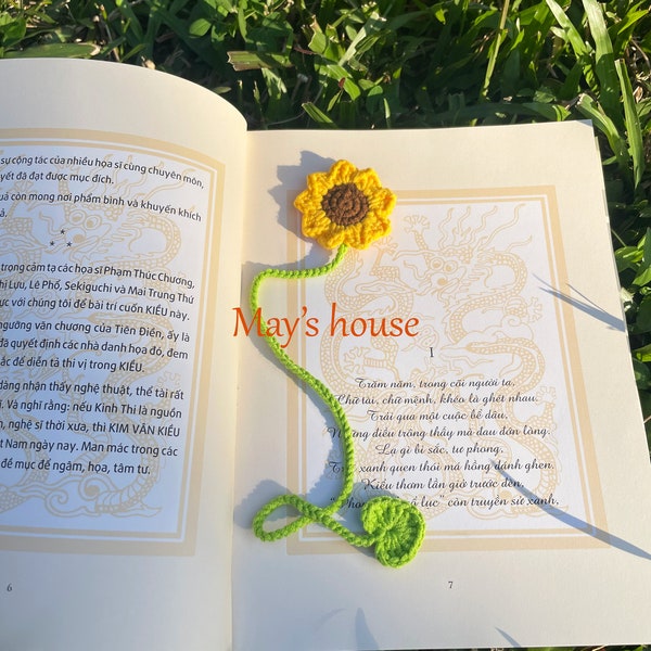 Crochet sunflower bookmark, gift for teacher, gift for book lover, flower bookmark