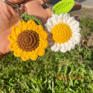 Crochet Sunflower Daisy Keychain: Handmade Cotton Bag Charm