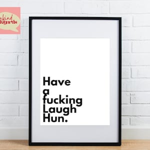 Peut inclure: Impression d'art encadrée en noir avec le texte "Have a fucking Laugh Hun" en gras noir. L'impression est sur fond blanc, contre un mur de briques blanches. Une bulle de dialogue rose avec "unkind regards" est dans le coin supérieur gauche.