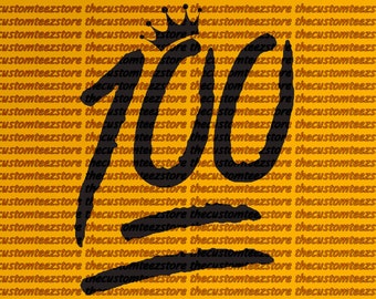 Könnte beinhalten: Ein schwarz-weißes Grafikdesign der Zahl 100 mit einer Krone oben. Der Hintergrund ist ein gelbes Muster mit dem Text "thecustomteezstore", der sich wiederholt.