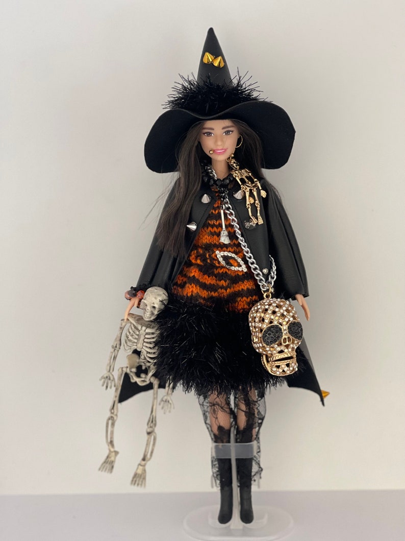 Poupée sorcière avec vêtements gothiques faits main, crâne et accessoires personnalisés Poupée mannequin de 30 cm p image 1
