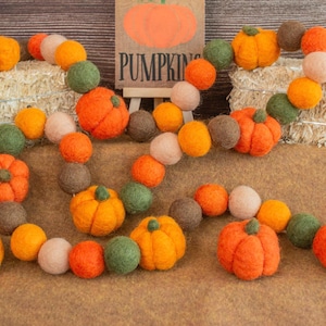 Fall Garland with Felt Pumpkins. Fun Halloween Pumpkin Garland or Thanksgiving Harvest Decor.