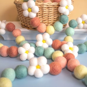 Felt Spring Garland for Easter Garland Mantel Decor, or Felt Daisy Flower Summer Decoration. In Boho Earth Tones, for Wall, Window, or Door.