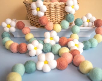 Felt Spring Garland for Easter Garland Mantel Decor, or Felt Daisy Flower Summer Decoration. In Boho Earth Tones, for Wall, Window, Door.