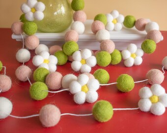 Felt Daisy Flower Garland for Spring or Easter Decor on Mantel, Window, Door or Bookshelf