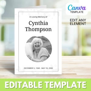 Puede incluir: Una tarjeta conmemorativa plegada con el texto "In Loving Memory of Cynthia Thompson" sobre una foto en blanco y negro de una mujer sonriente. La tarjeta también incluye las fechas "DECEMBER 5, 1948 - MAY 18, 20XX" y el texto "EDITABLE TEMPLATE".