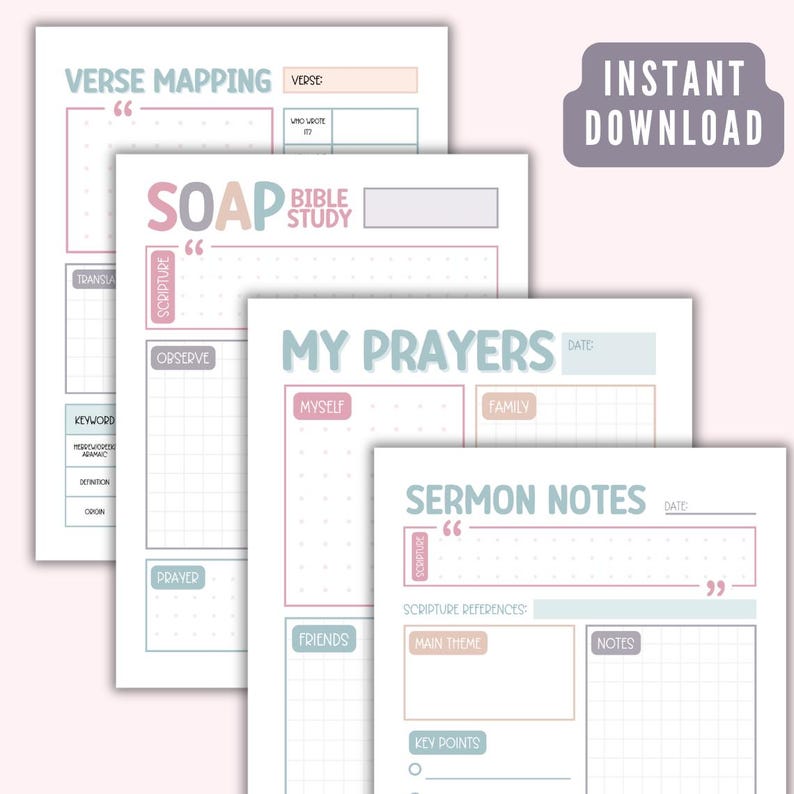 Op de afbeelding: Printbare digitale download van drie verschillende christelijke dagboekpagina's. De pagina's zijn getiteld "Verse Mapping", "SOAP Bible Study", "My Prayers" en "Sermon Notes". Elke pagina heeft een lichtroze, lichtblauwe of lichtgroene achtergrond met een rasterpatroon.